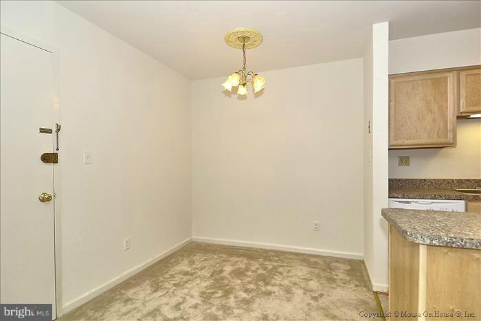 5903 Kingsford Road, Unit 379 Springfield, VA 22152 - Photo 7 of 30 Dining Room