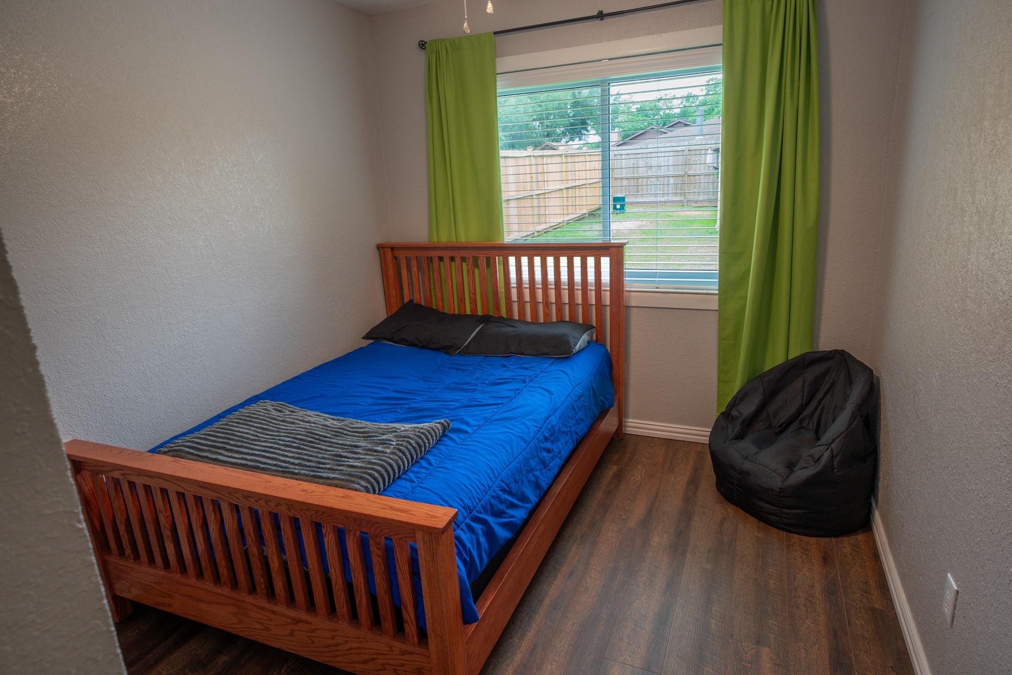 10 Wagon Ln Loop Angleton, TX 77515 - Photo 18 of 28 a bedroom with a bed and a window