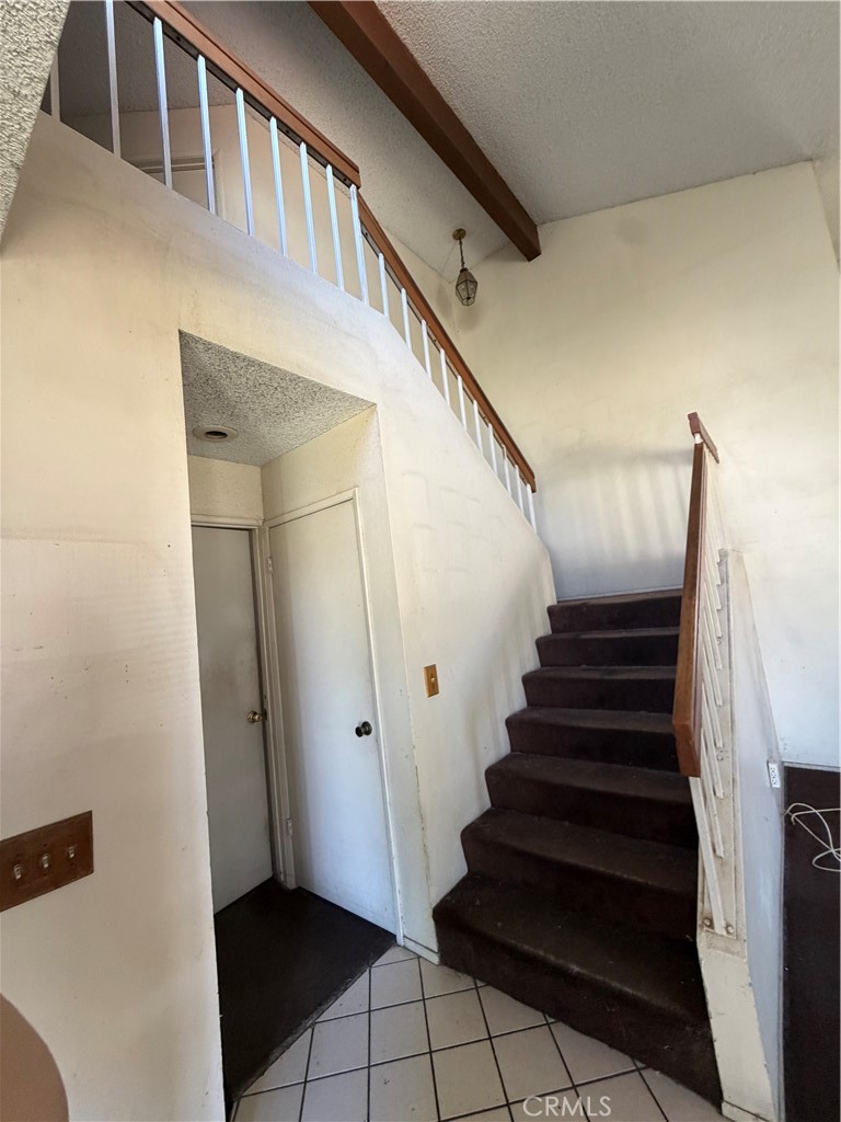 24677 Rugby Lane Moreno Valley, CA 92551 - Photo 8 of 43 Stairs