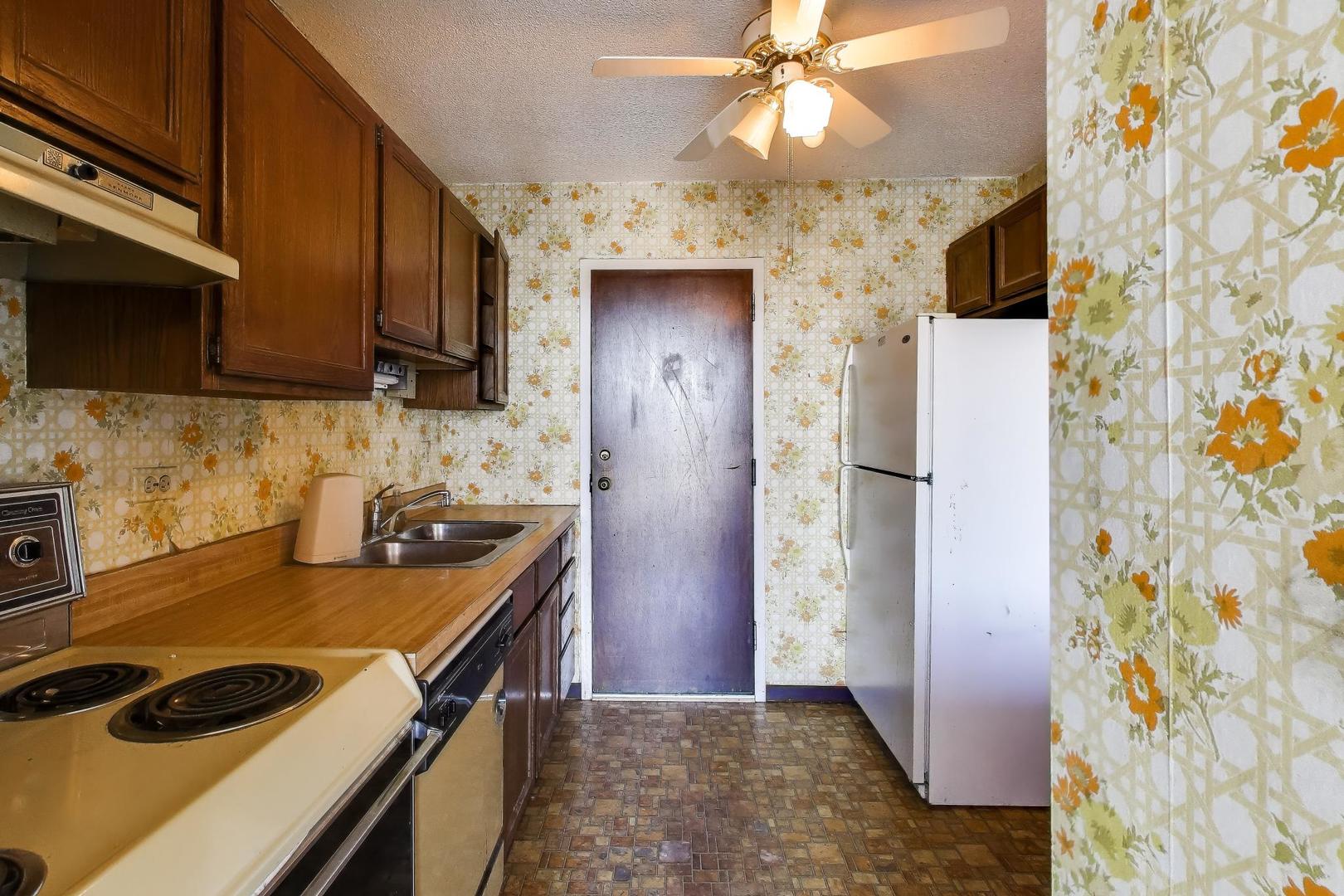 1150 Jackson Street, Unit 4F Lombard, IL 60148 - Photo 9 of 23