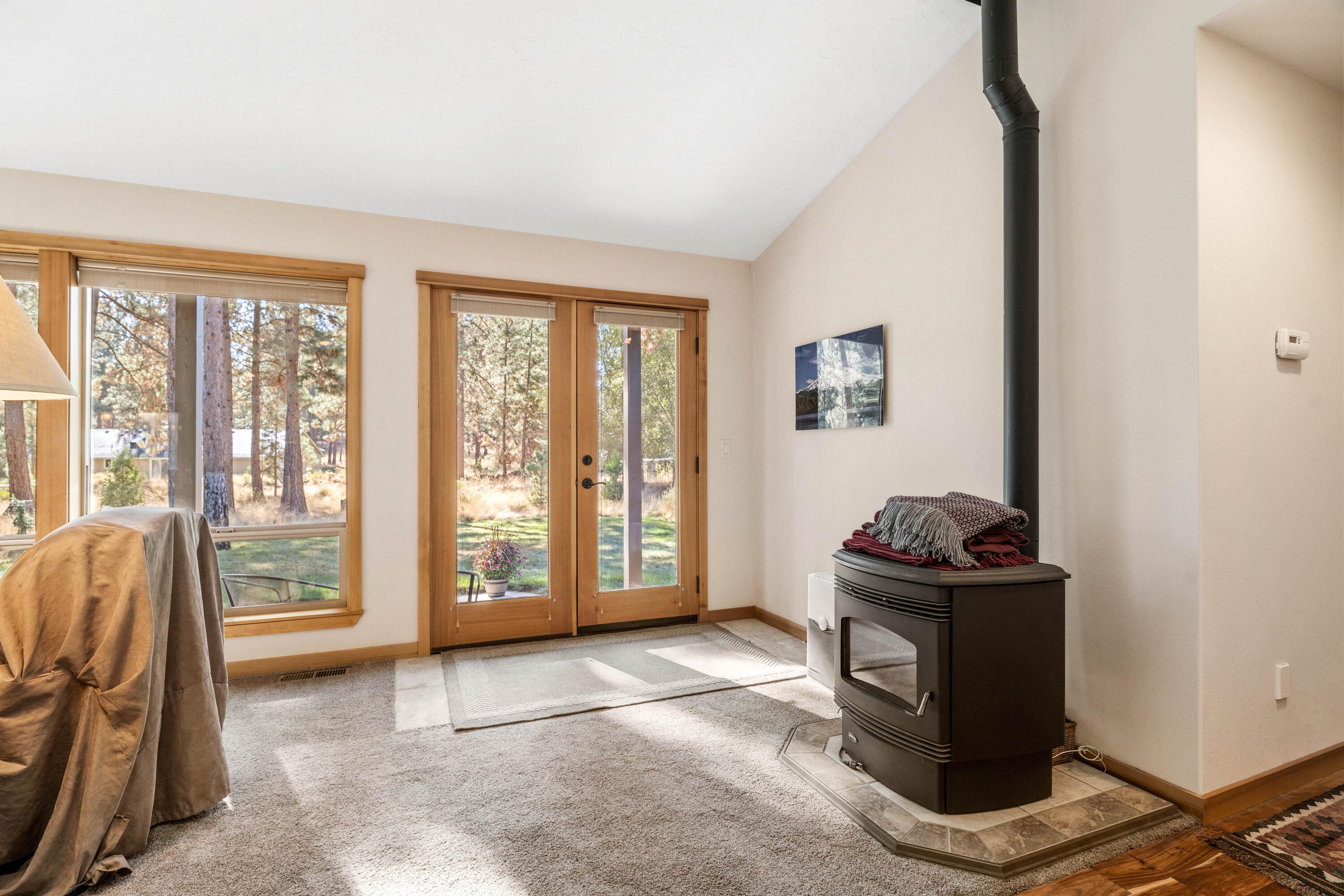 19031 Baker Road Bend, OR 97702 - Photo 12 of 35 10-Living Room