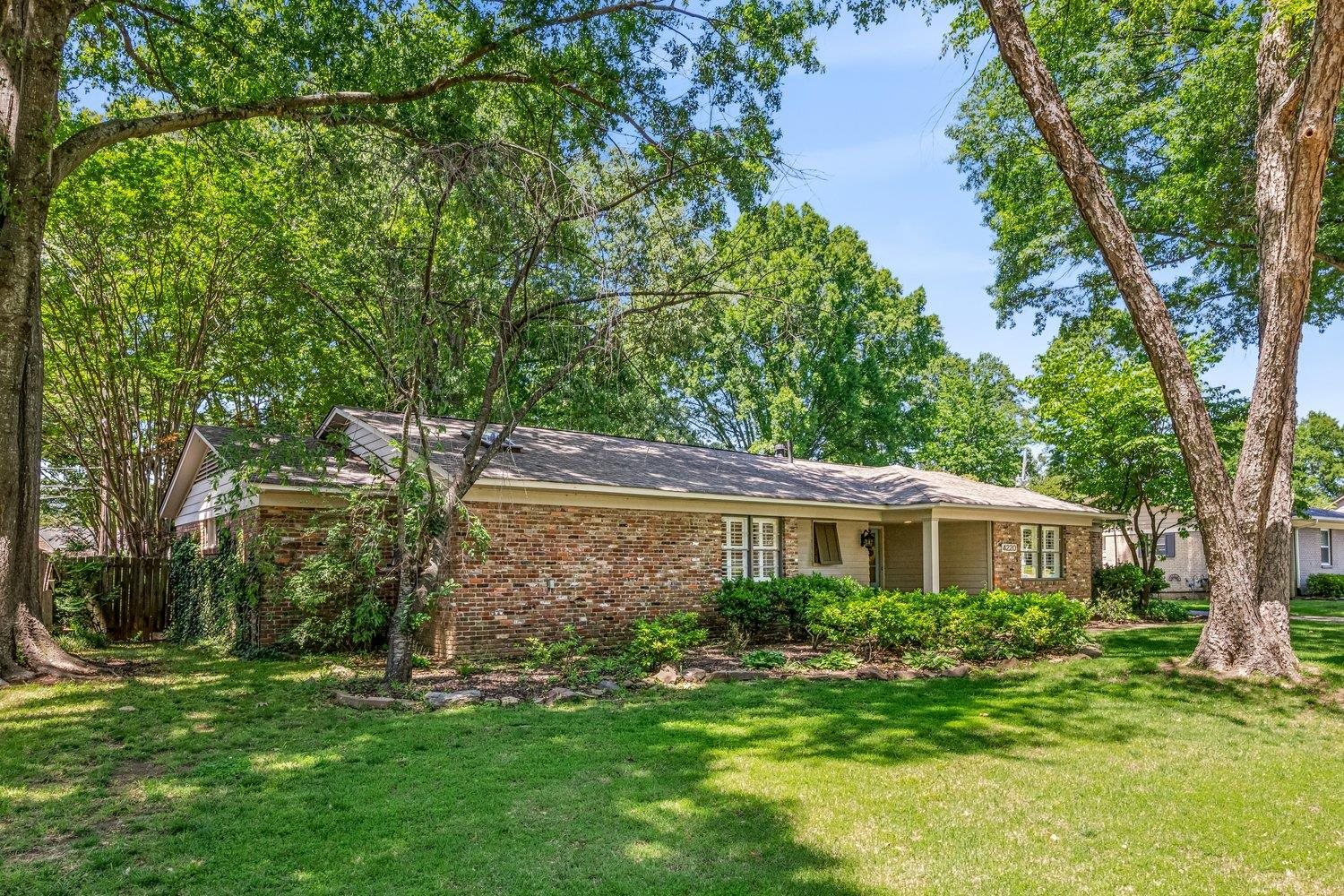 4220 Minden Road Memphis, TN 38117 - Photo 30 of 30 a house view with a garden space