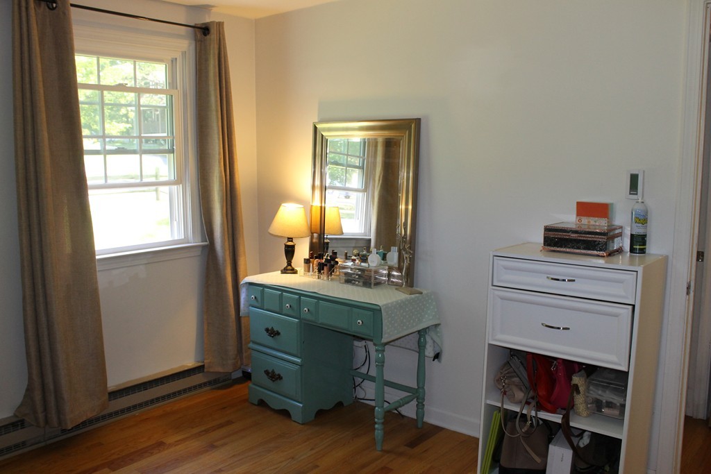 49 Arnold Road Sturbridge, MA 01518 - Photo 14 of 28