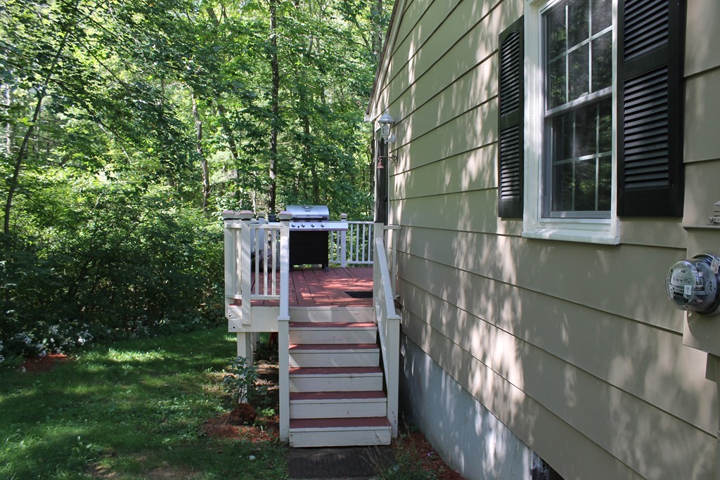 49 Arnold Road Sturbridge, MA 01518 - Photo 24 of 28