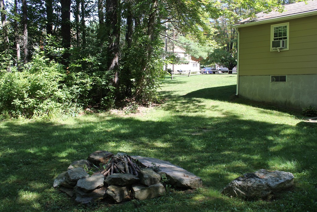 49 Arnold Road Sturbridge, MA 01518 - Photo 26 of 28