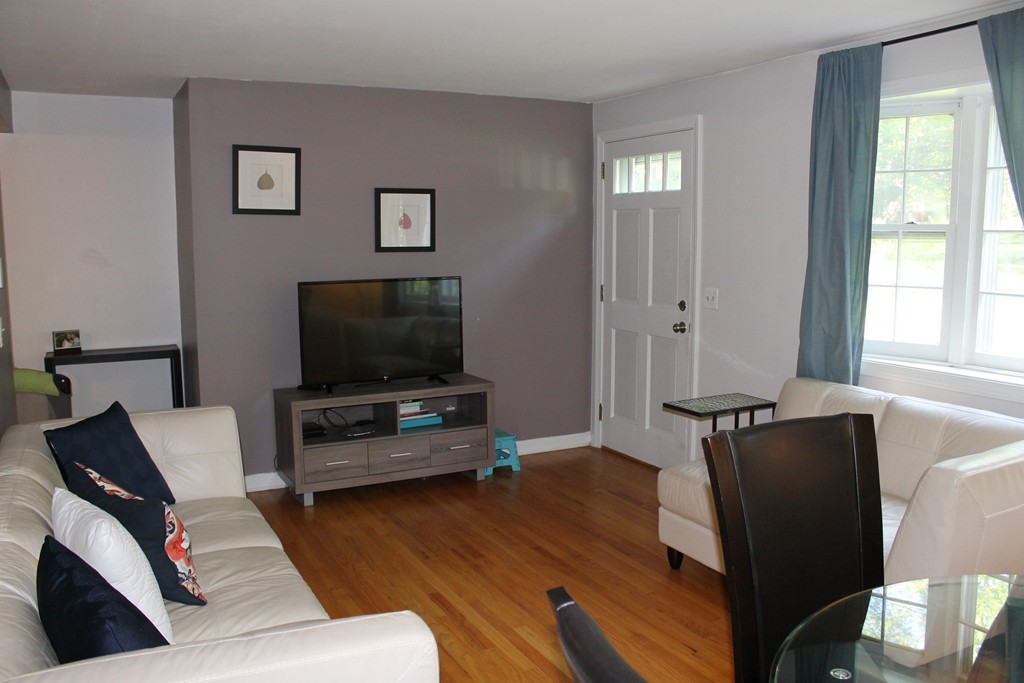 49 Arnold Road Sturbridge, MA 01518 - Photo 4 of 28