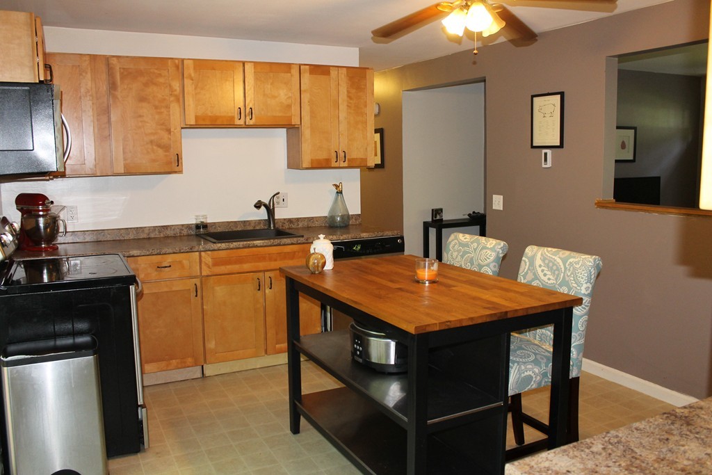 49 Arnold Road Sturbridge, MA 01518 - Photo 8 of 28
