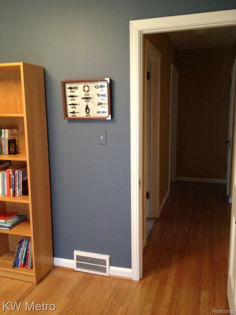 32 Maplefield Road Pleasant Ridge, MI 48069 - Photo 12 of 49 Bedroom and hallway