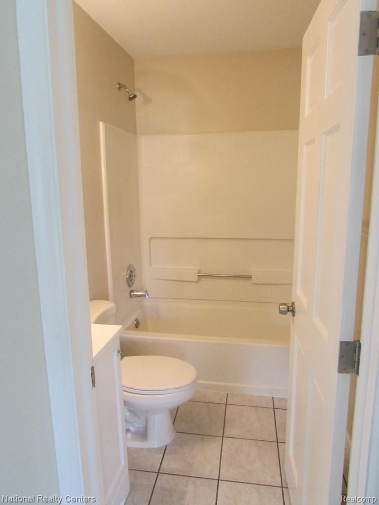 3945 Elmhurst Road Waterford, MI 48328 - Photo 12 of 23 IMG_0746.jpg