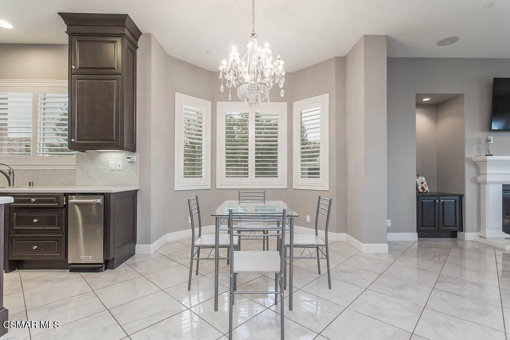 7342 Nicklaus Road Moorpark, CA 93021 - Photo 15 of 55 a dining room well furnished