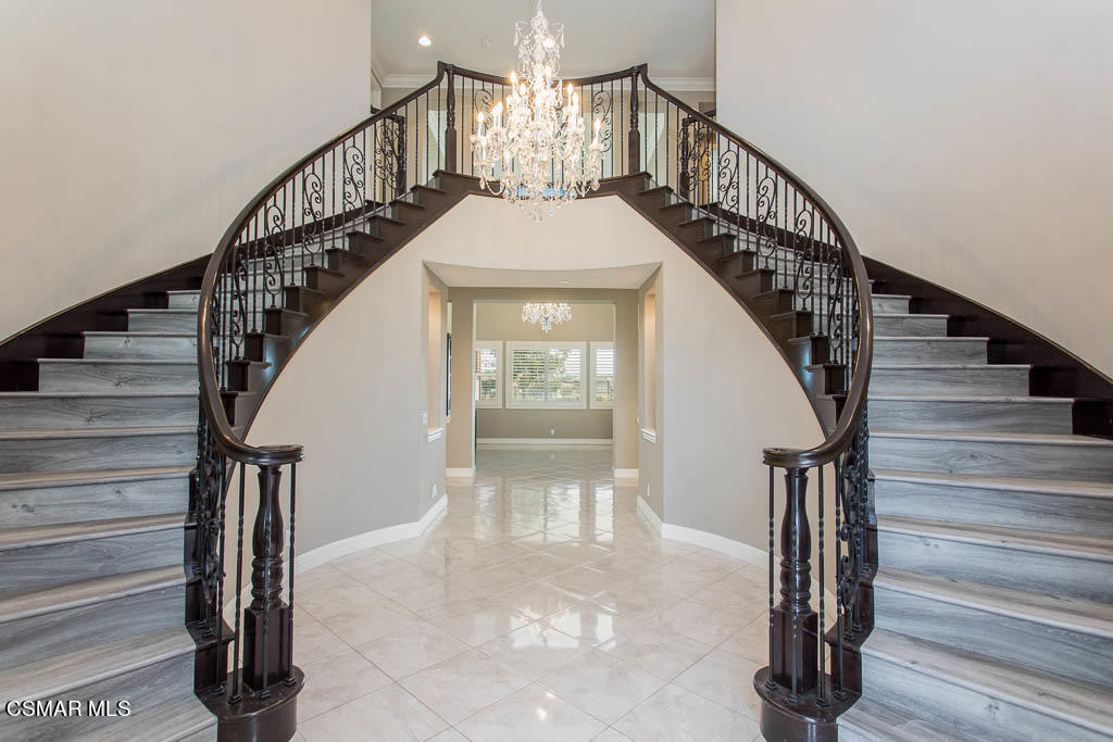 7342 Nicklaus Road Moorpark, CA 93021 - Photo 4 of 55 a view of entryway and hall with wooden floor