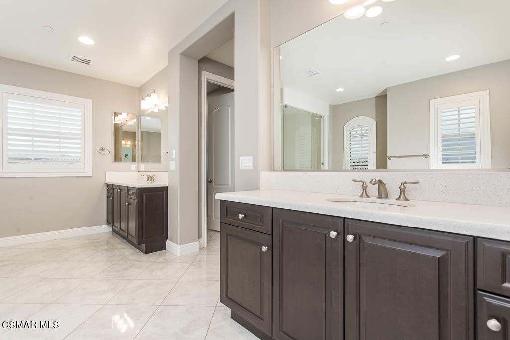7342 Nicklaus Road Moorpark, CA 93021 - Photo 38 of 55 a bathroom with double sink and a mirror