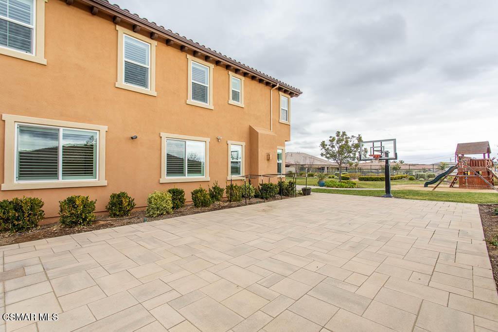 7342 Nicklaus Road Moorpark, CA 93021 - Photo 55 of 55 a view of a house with entertaining space