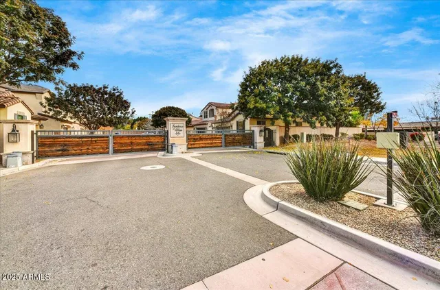 $699,000 | 7 East Laurie Lane, Phoenix, AZ 85020