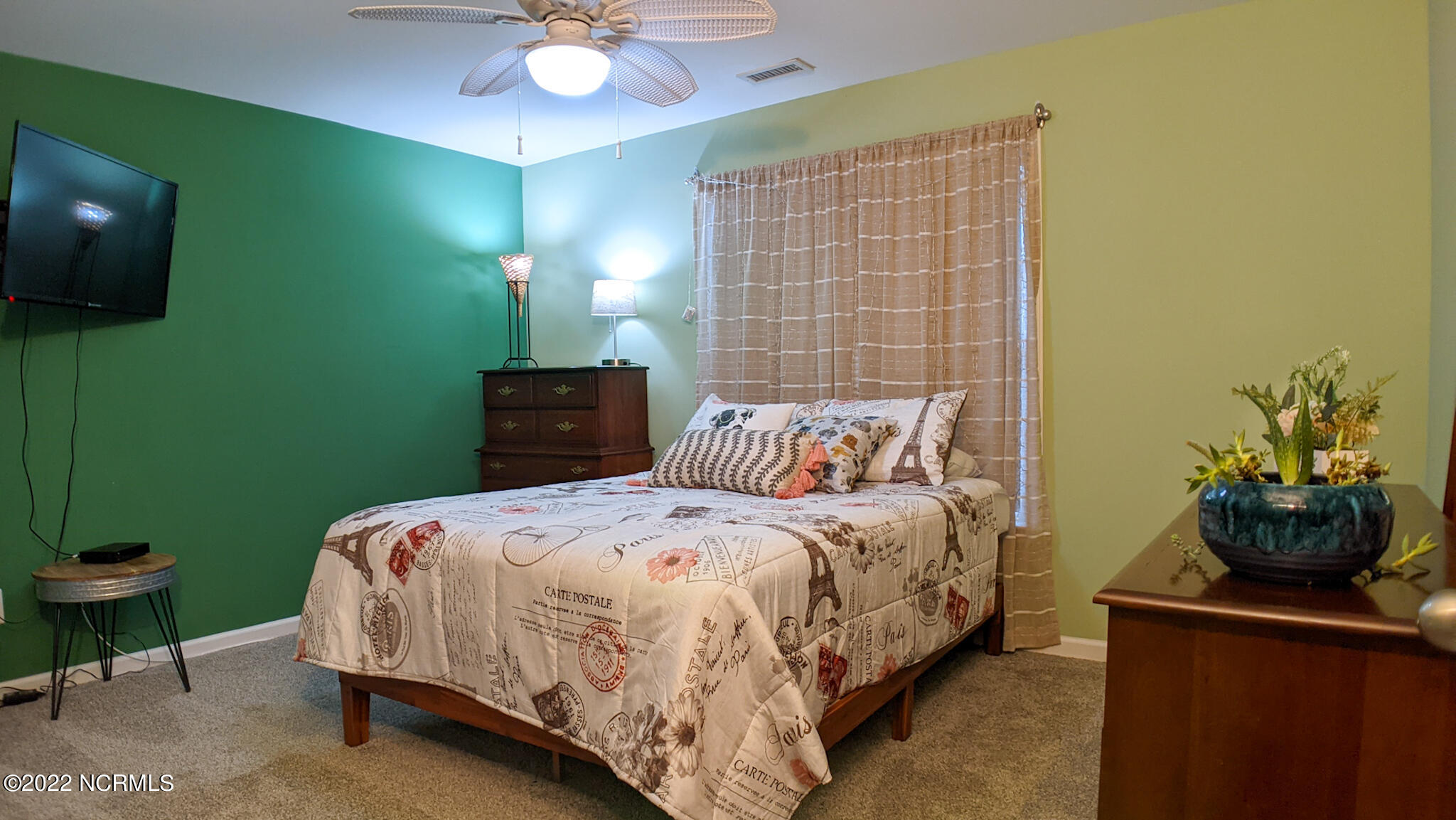 601 Peletier Loop Road, Unit B7 Swansboro, NC 28584 - Photo 15 of 19 2nd bedroom