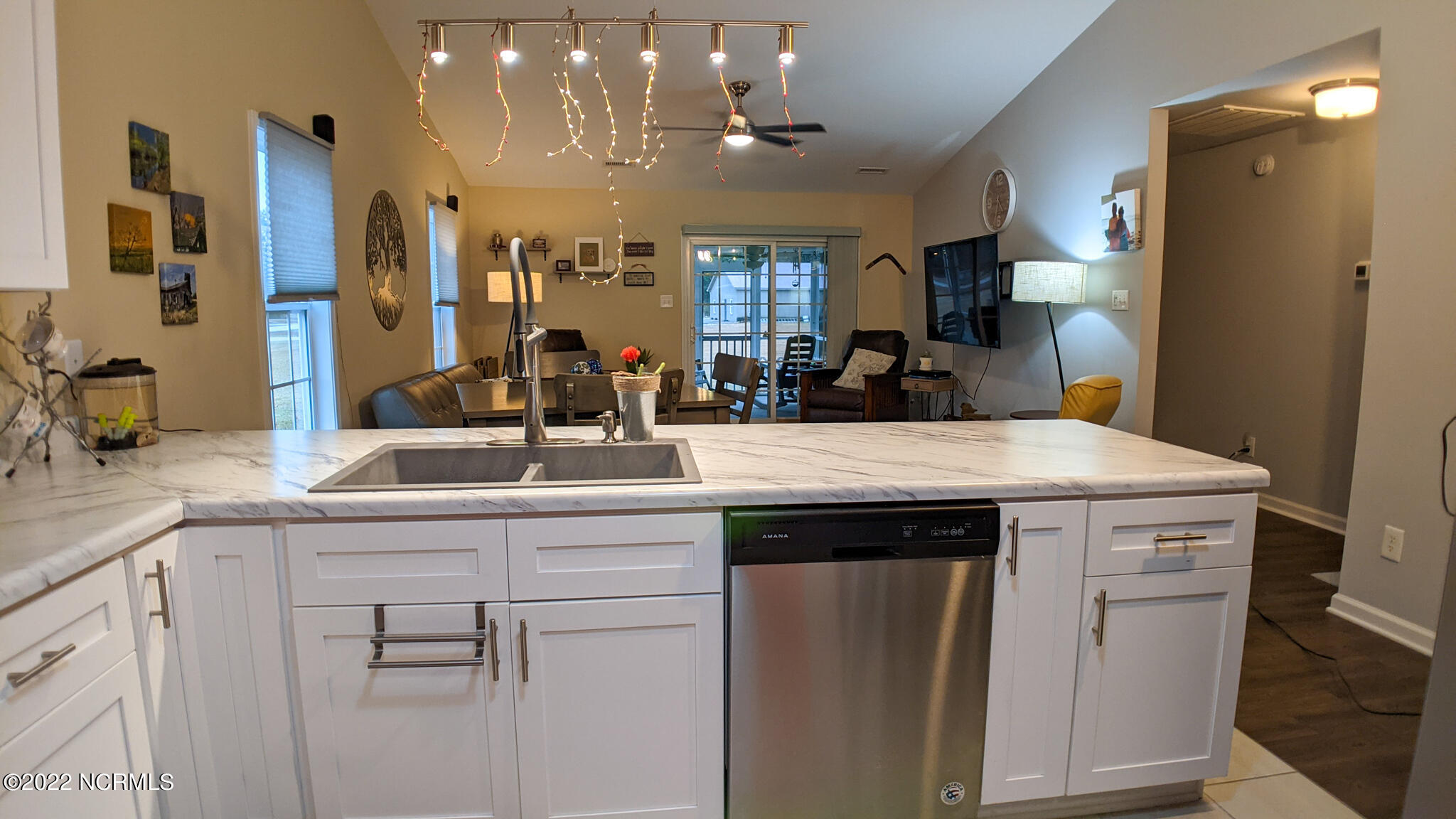 601 Peletier Loop Road, Unit B7 Swansboro, NC 28584 - Photo 5 of 19 Deep sinks