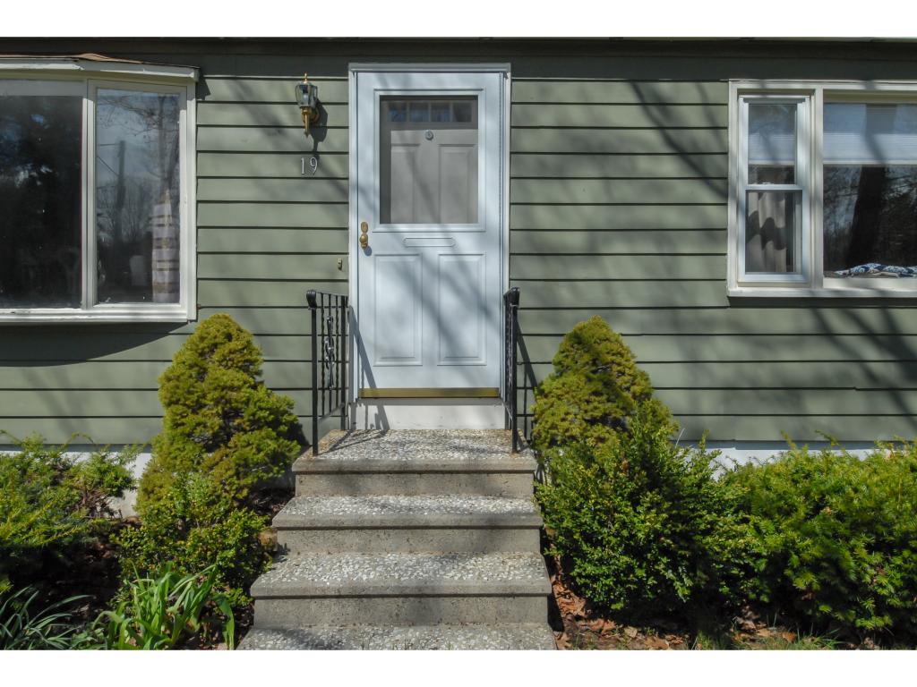 19 Rochester Avenue Rochester, NH 03867 - Photo 2 of 25