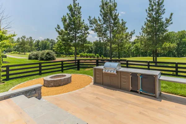 $10,000,000 | 8005 Backwoods, College Grove, TN 37046