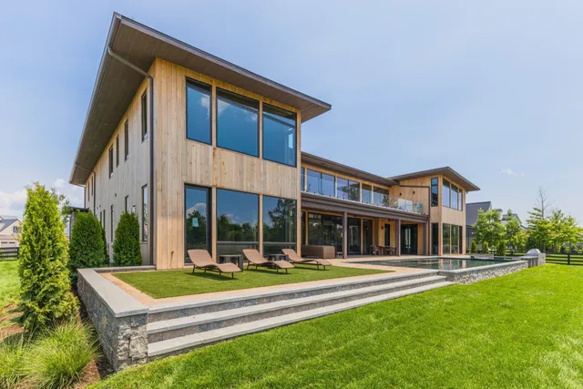 $10,000,000 | 8005 Backwoods, College Grove, TN 37046