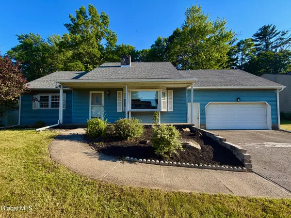 $449,900 | 31 Laura Drive, Colonie, NY 12110