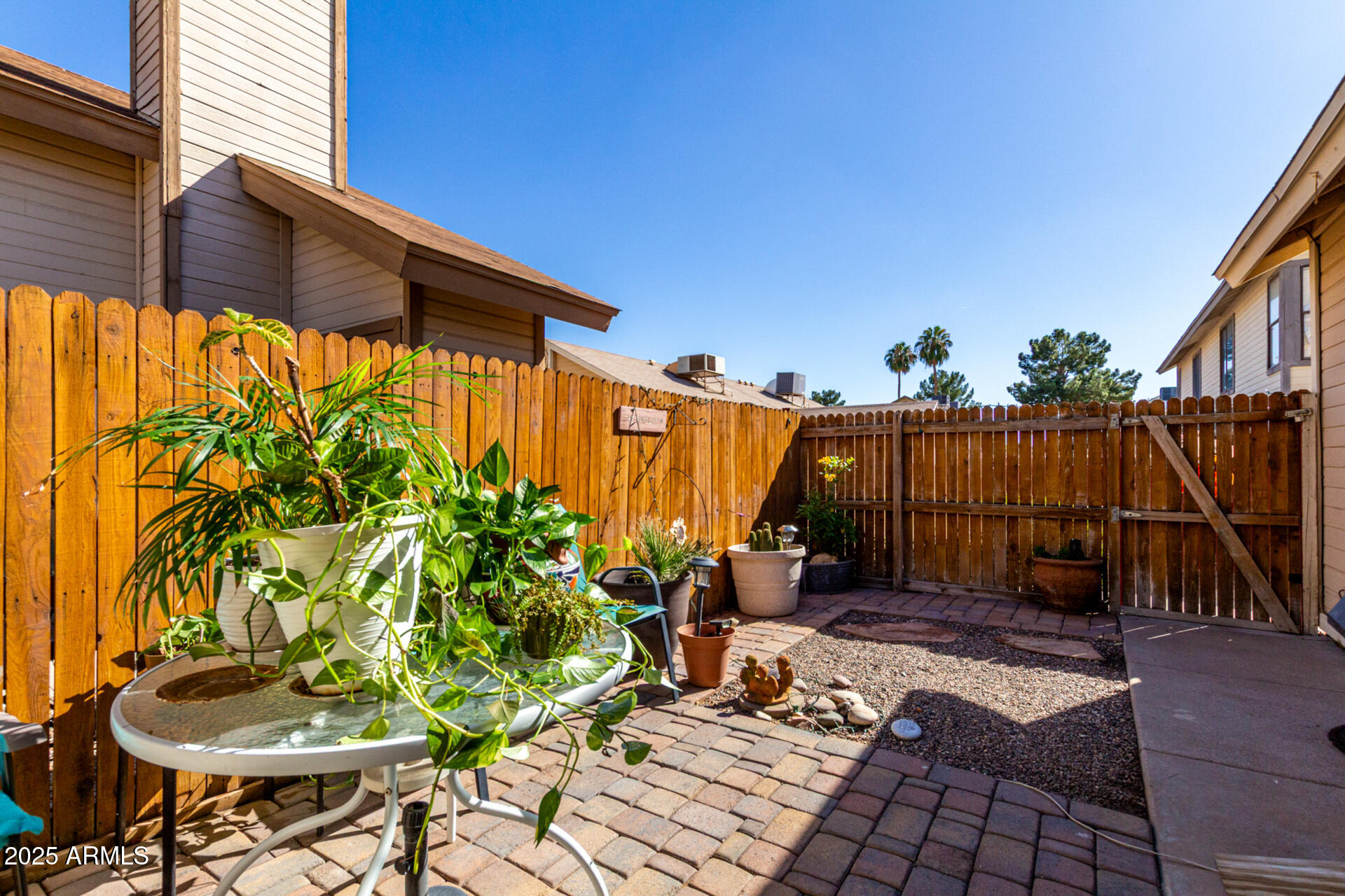 2455 East Broadway Road, Unit 73 Mesa, AZ 85204 - Photo 28 of 35 a backyard of a house with table and chairs