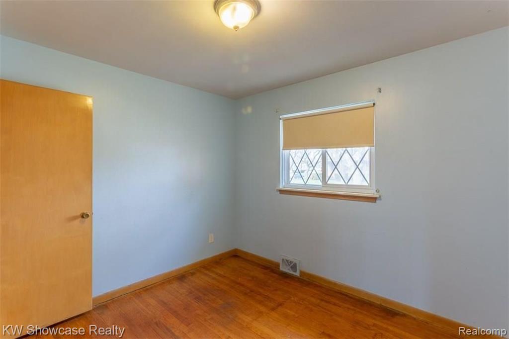 26632 Potomac Court Center Line, MI 48015 - Photo 20 of 45