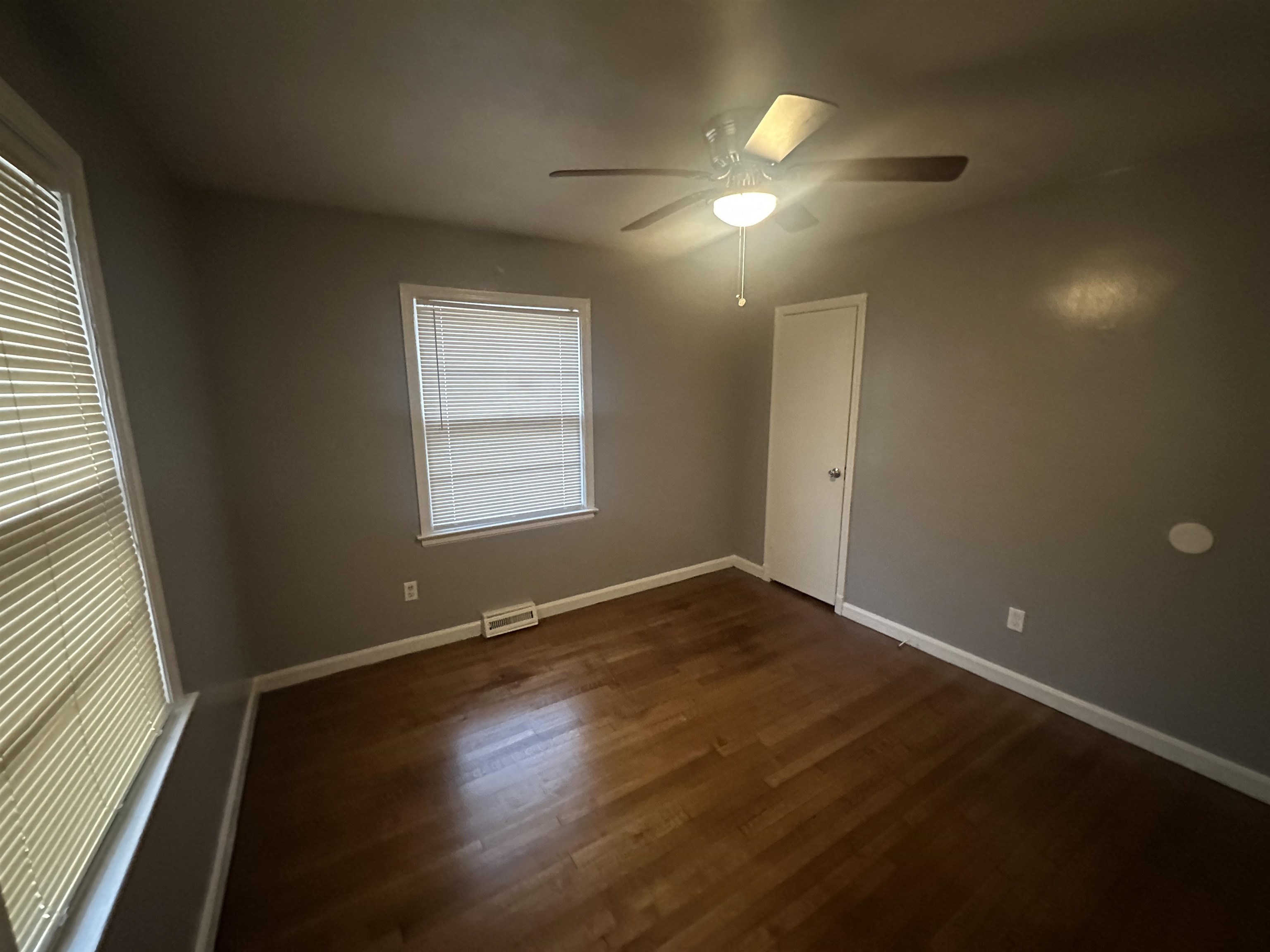 1285 Old Hickory Road Memphis, TN 38116 - Photo 18 of 31 Spare room with dark wood-style flooring, visible vents, ceiling fan, and baseboards