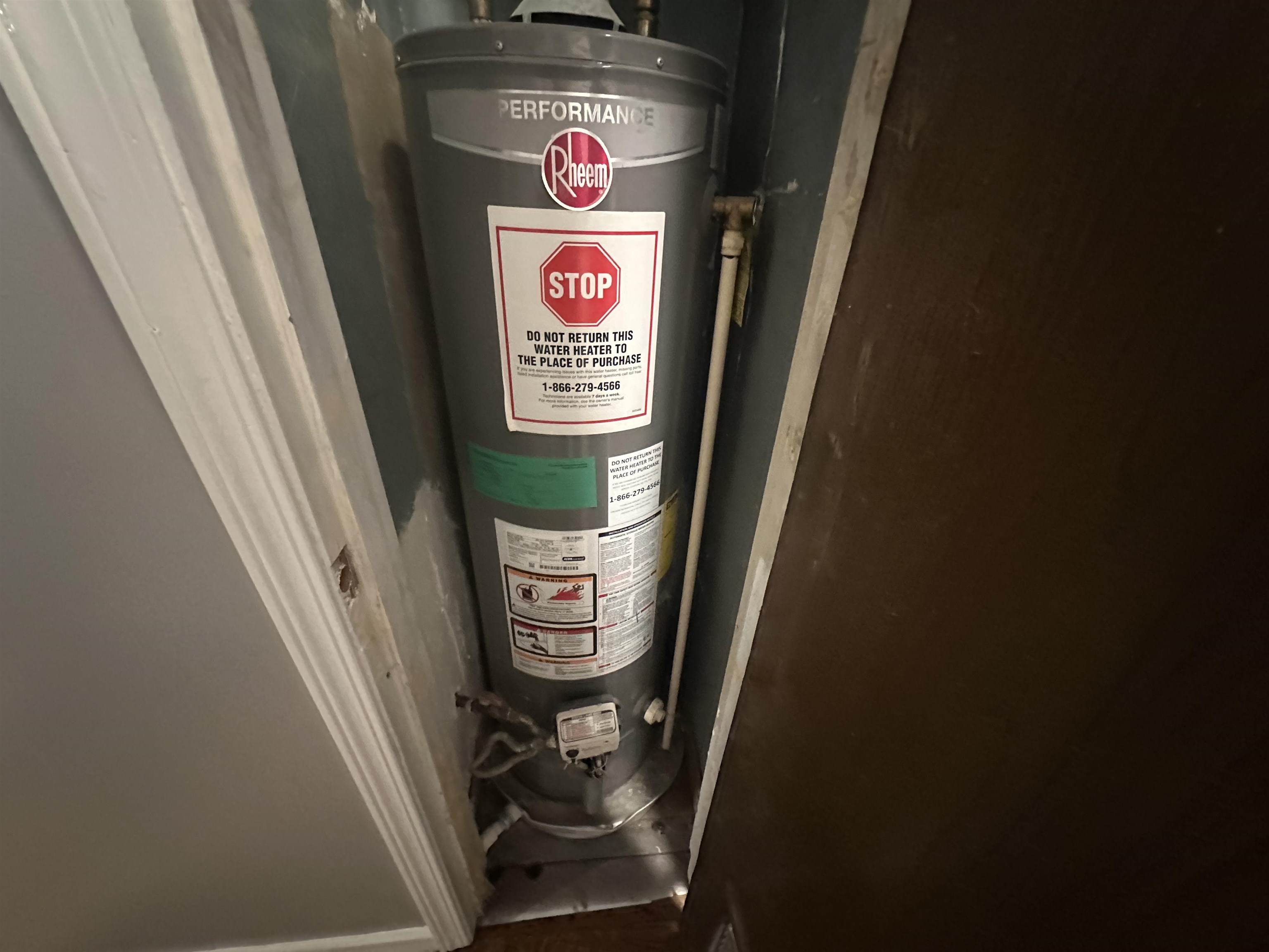 1285 Old Hickory Road Memphis, TN 38116 - Photo 29 of 31 Utilities with gas water heater
