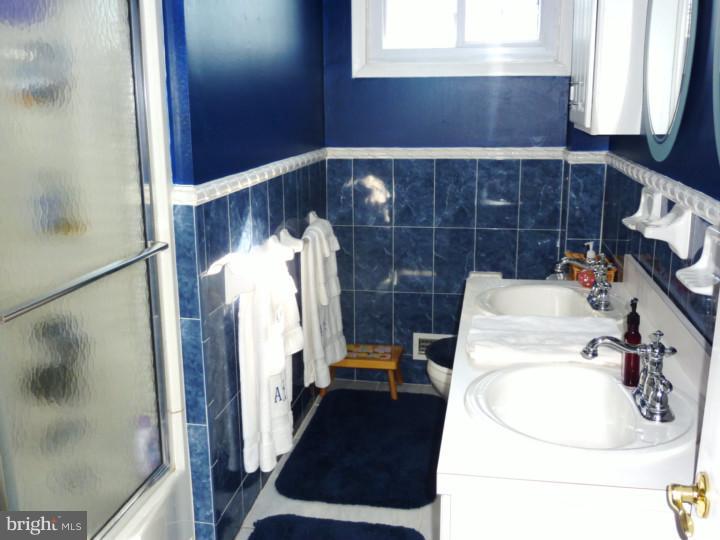 1016 Abington Road Cherry Hill, NJ 08034 - Photo 14 of 18 Bathroom