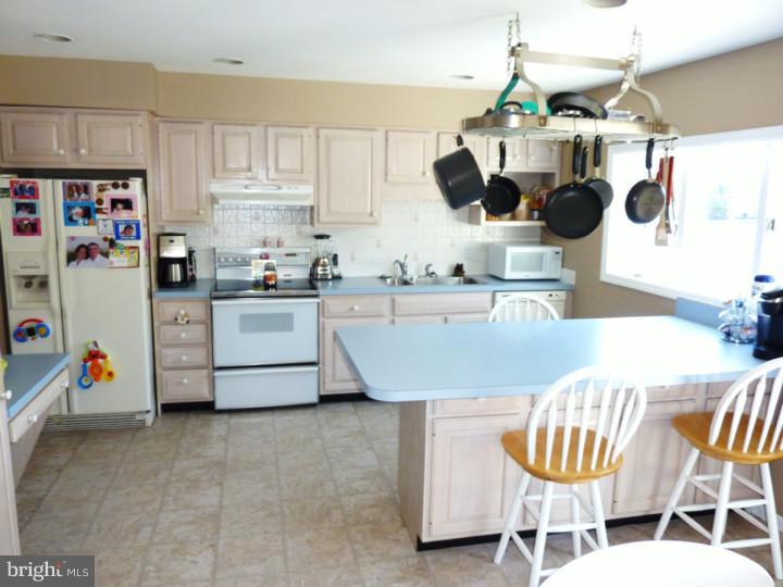 1016 Abington Road Cherry Hill, NJ 08034 - Photo 4 of 18 Kitchen