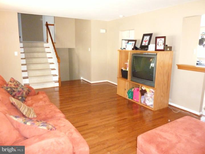 1016 Abington Road Cherry Hill, NJ 08034 - Photo 7 of 18 Living Room