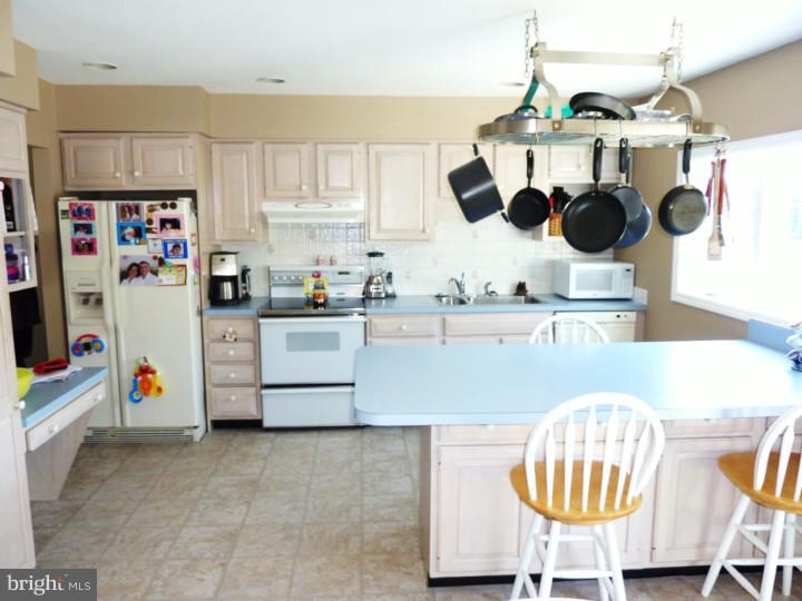 1016 Abington Road Cherry Hill, NJ 08034 - Photo 8 of 18 Breakfast Room
