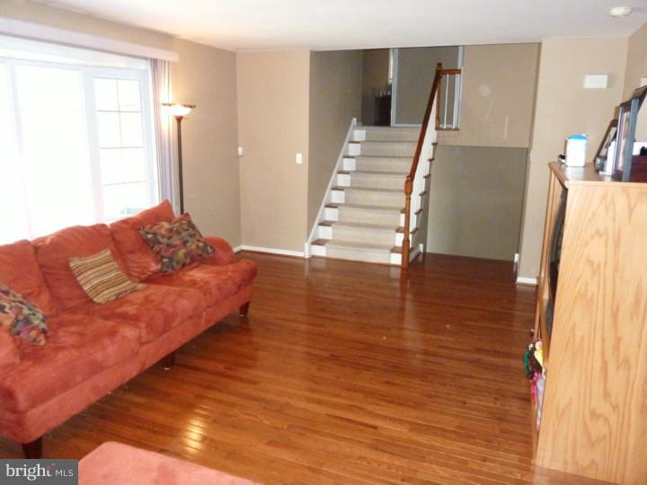 1016 Abington Road Cherry Hill, NJ 08034 - Photo 9 of 18 Living Room