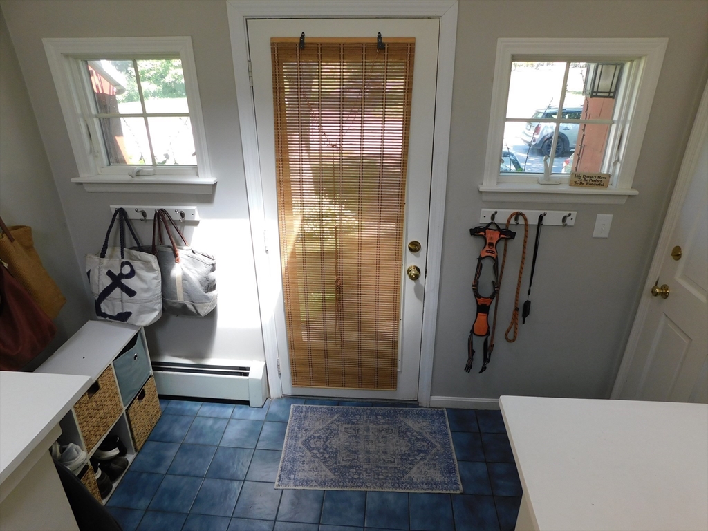 29 Howard Street Hamilton, MA 01982 - Photo 9 of 27
