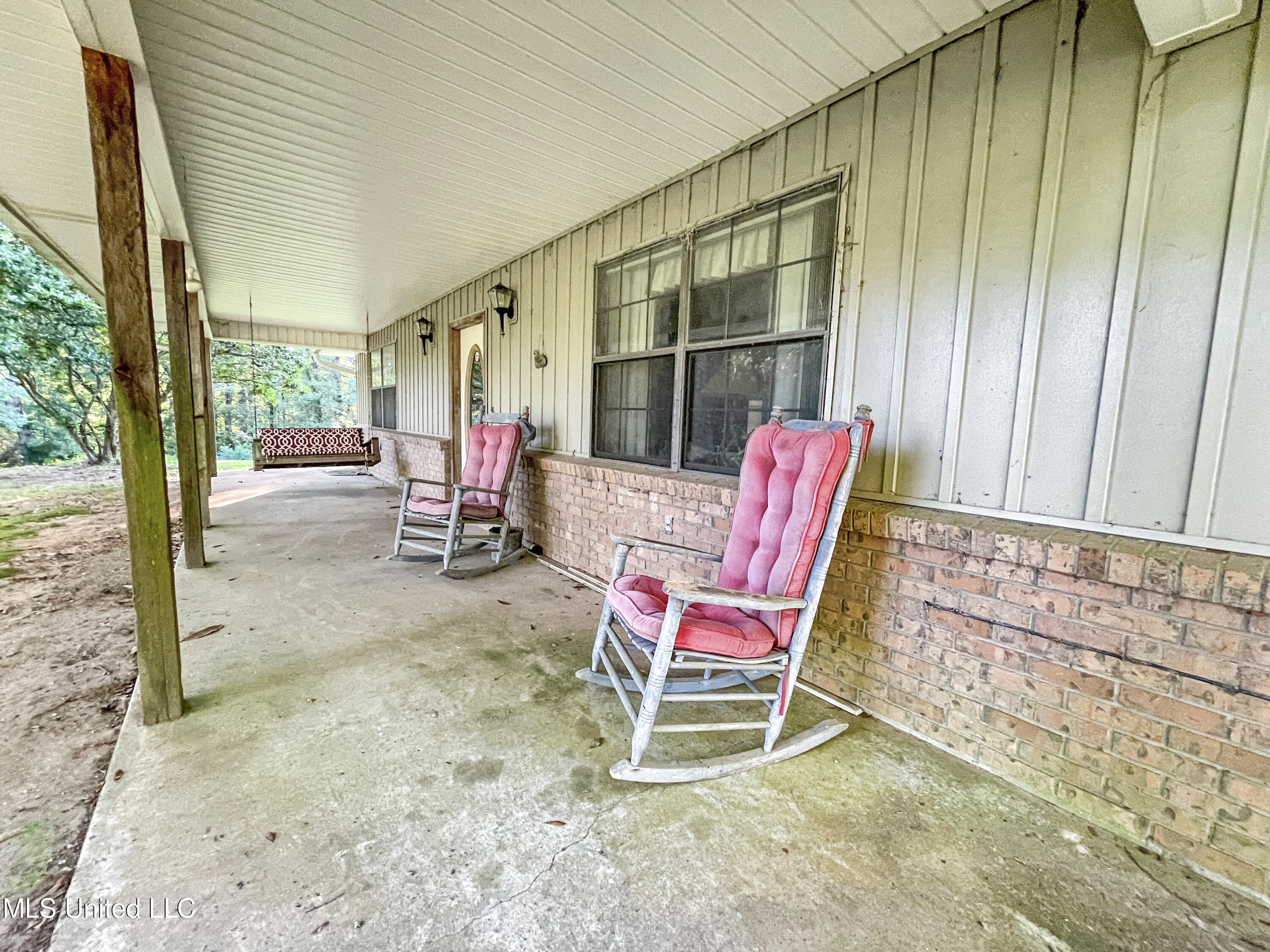 1187 County Line Road Mendenhall, MS 39114 - Photo 4 of 14 Front porch