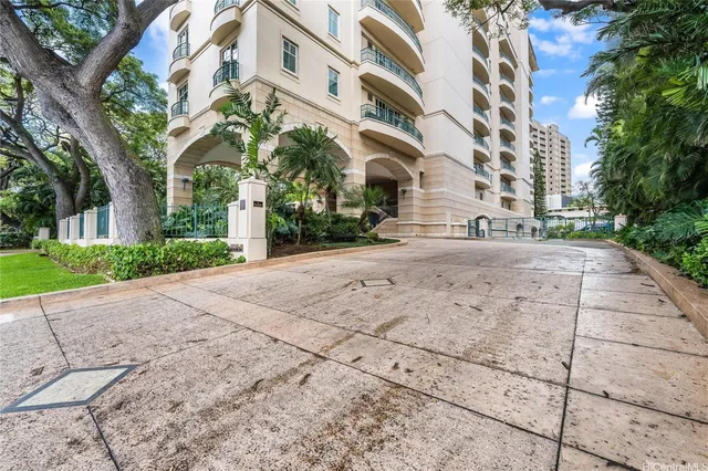 $1,400,000 | 1740 South Beretania Street, Unit 9, Honolulu, HI 96826