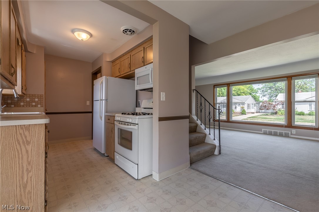 30120 Oakdale Road Willowick, OH 44095 - Photo 9 of 23