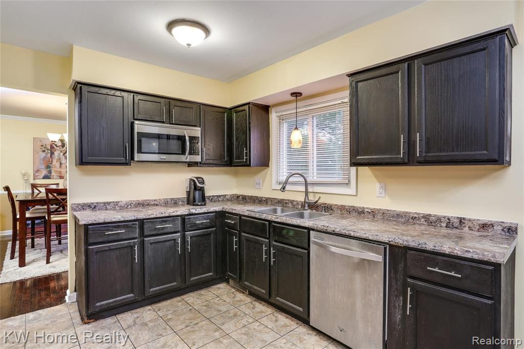 25861 Beecham Road Farmington Hills, MI 48336 - Photo 11 of 33