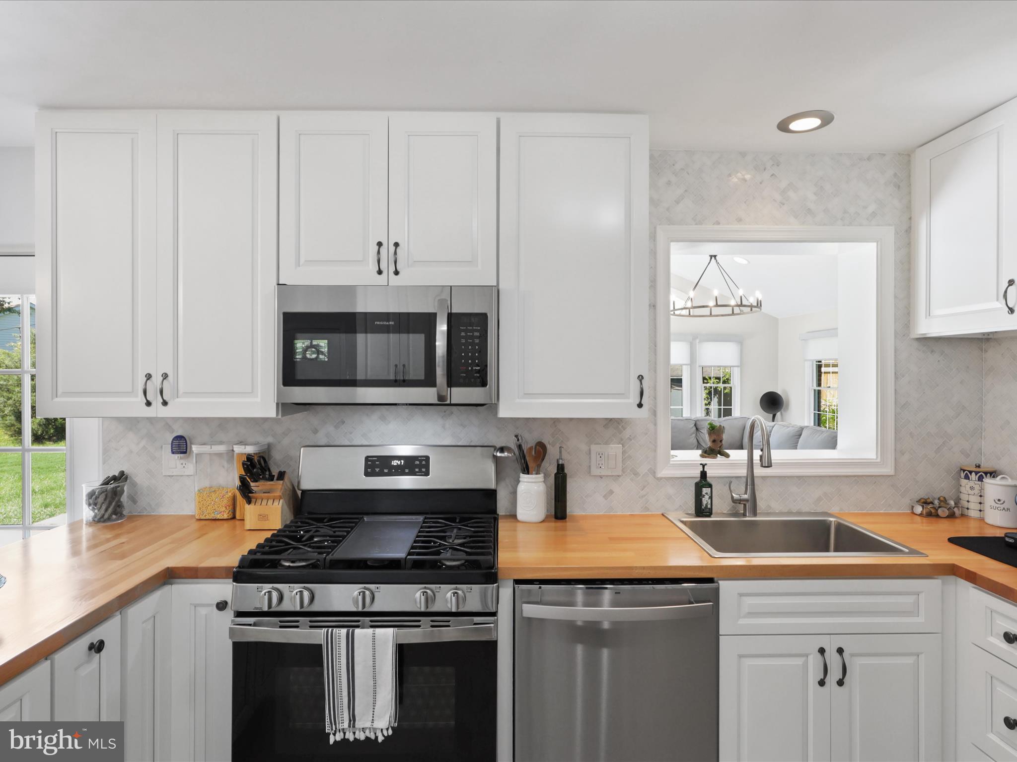 6208 Doncaster Court Springfield, VA 22150 - Photo 15 of 42 Stainless steel appliances!
