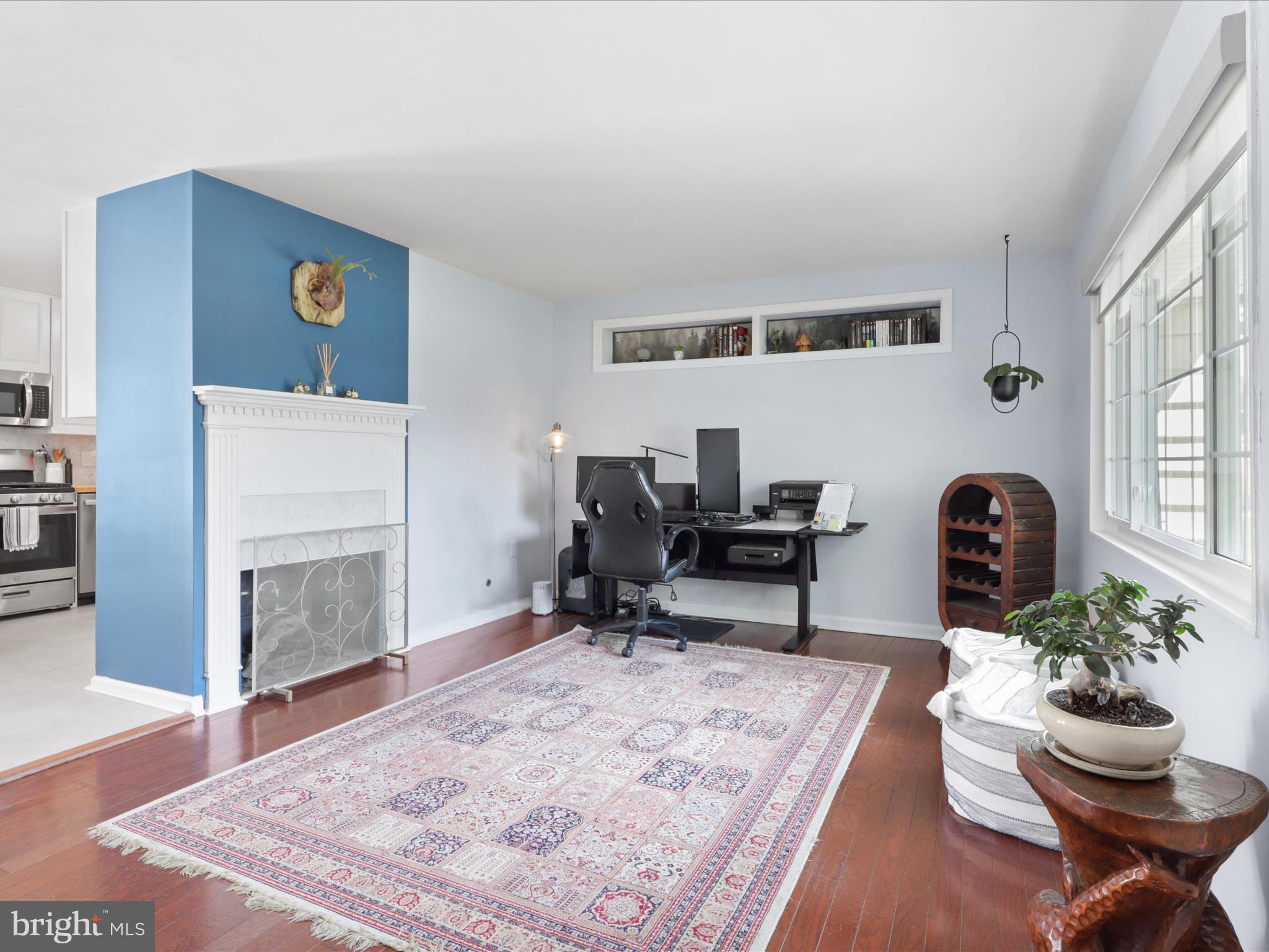 6208 Doncaster Court Springfield, VA 22150 - Photo 9 of 42 Fireplace in living room!