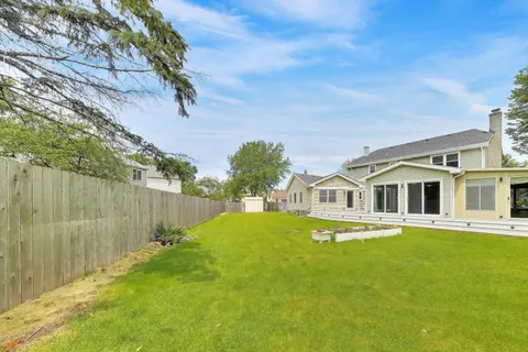 $649,000 | 8 Hampton Court, Mundelein, IL 60060