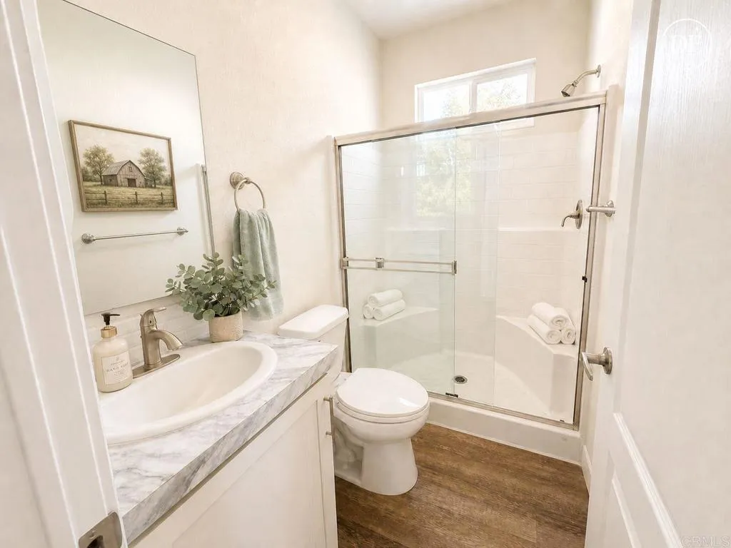 375 East Ross, Unit 403 El Centro, CA 92243 - Photo 13 of 14 Convenient Guest Bathroom
