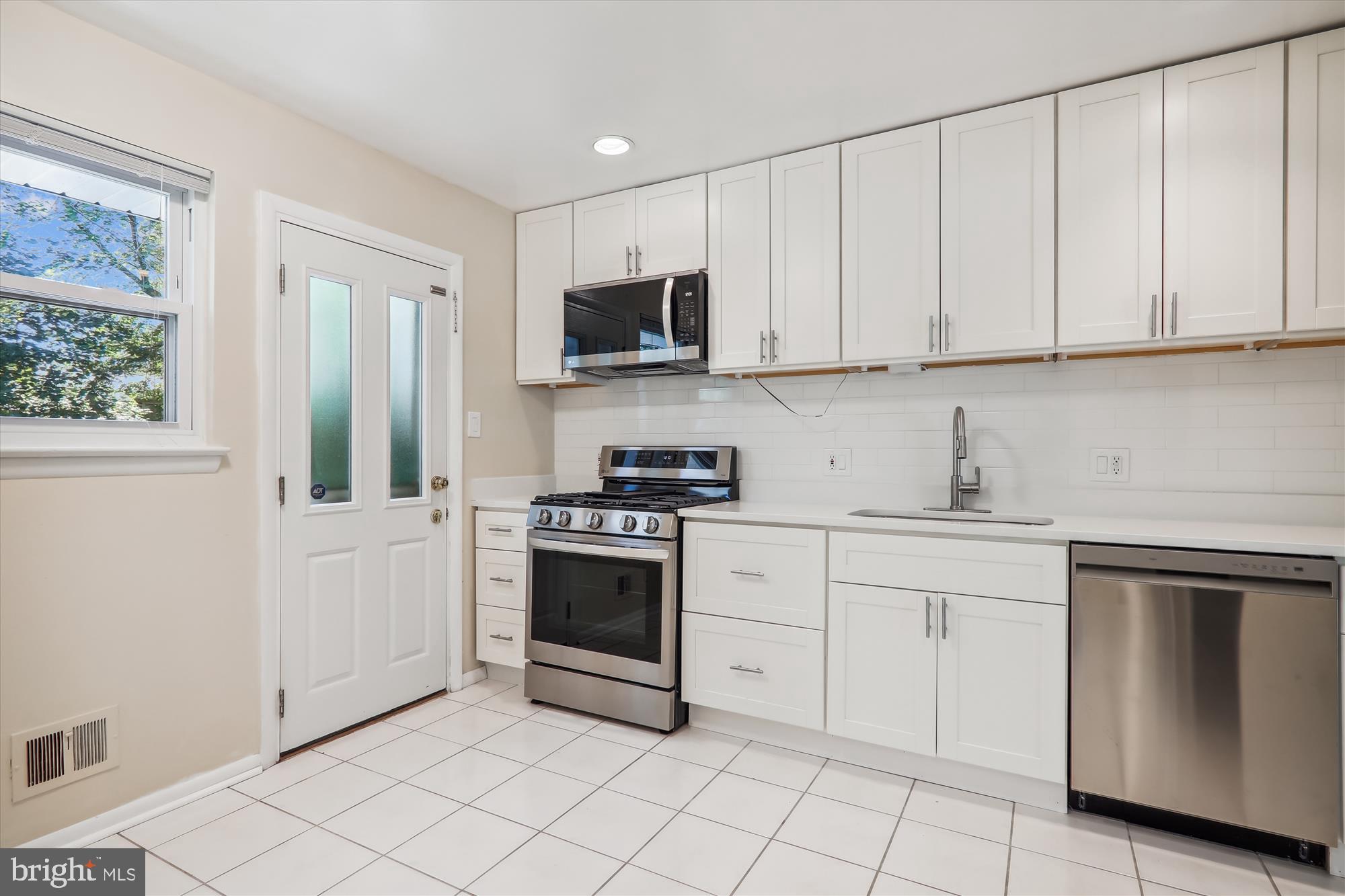 6518 Wilmett Road Bethesda, MD 20817 - Photo 6 of 40