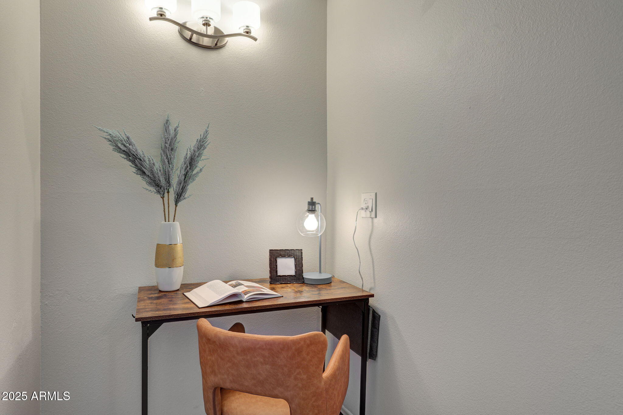 6833 East Osborn Road, Unit E Scottsdale, AZ 85251 - Photo 17 of 30 Office Niche in Primary