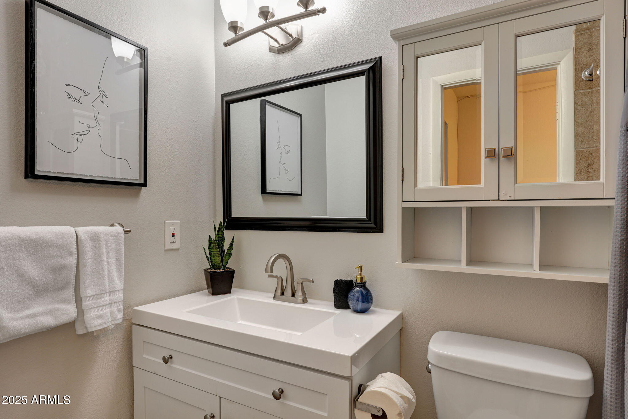 6833 East Osborn Road, Unit E Scottsdale, AZ 85251 - Photo 18 of 30 Primary Bath