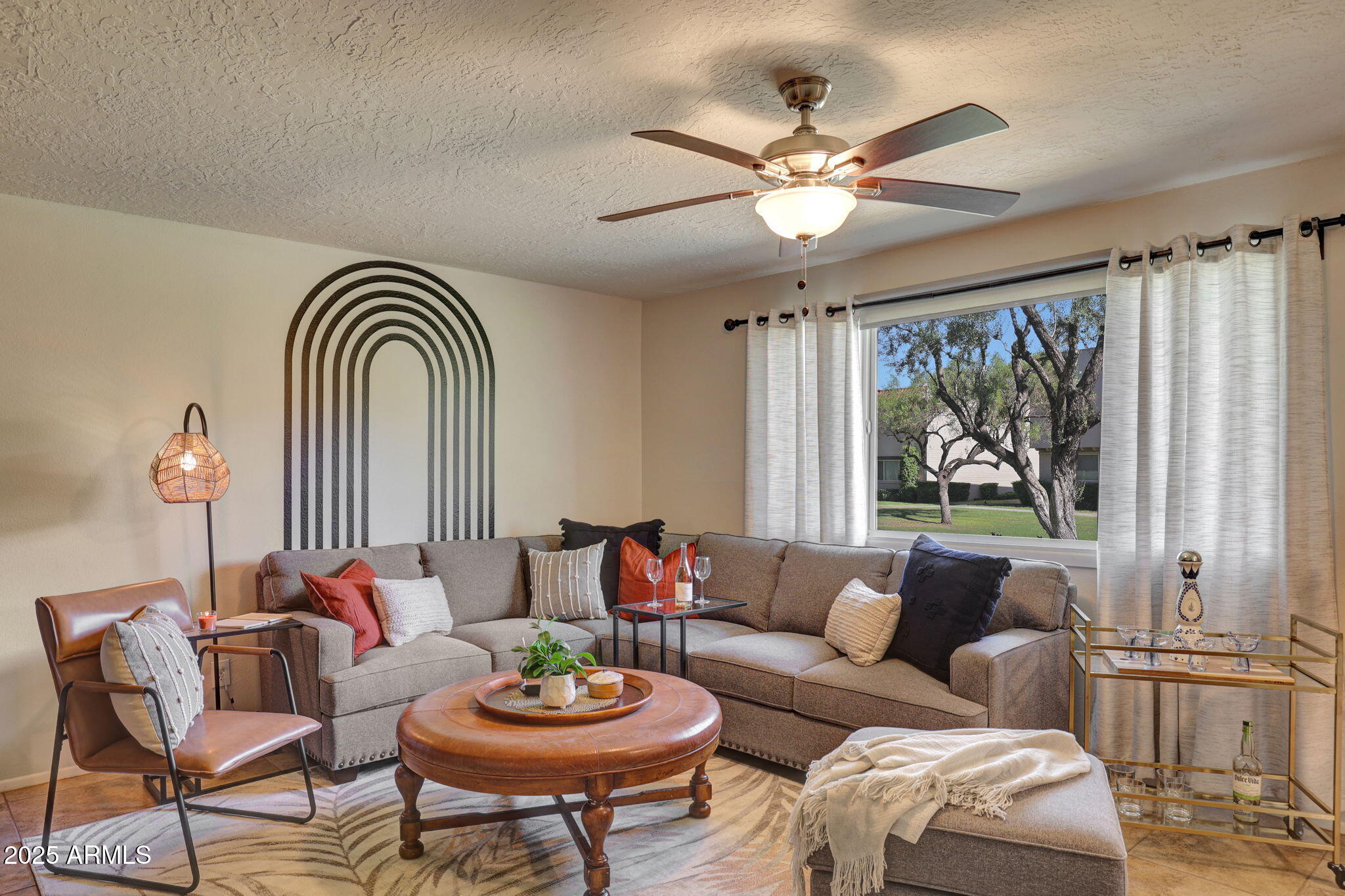 6833 East Osborn Road, Unit E Scottsdale, AZ 85251 - Photo 3 of 30 Living Rm