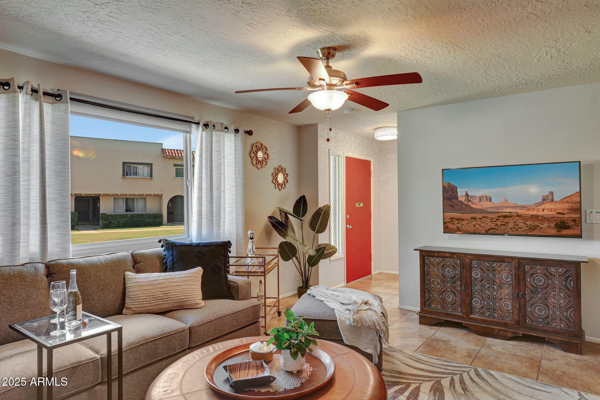 6833 East Osborn Road, Unit E Scottsdale, AZ 85251 - Photo 5 of 30 Living Rm