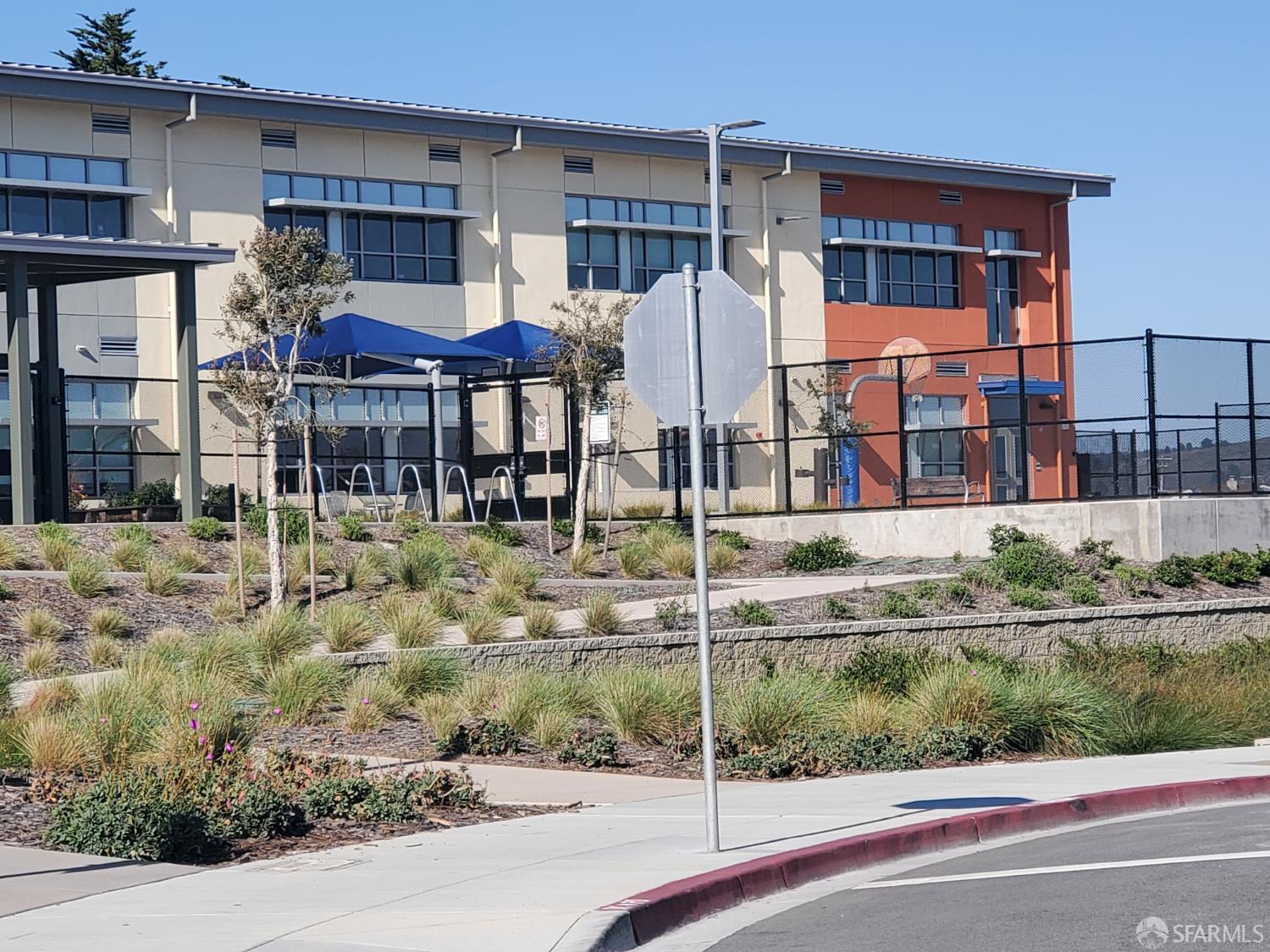 183 Mariposa Avenue Daly City, CA 94015 - Photo 5 of 27 a building view with outdoor space