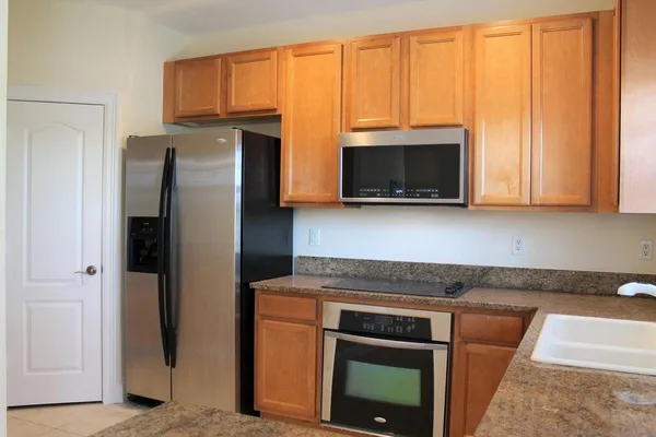 $2,850 | 531 South Federal Highway, Unit 15, Lake Worth Beach, FL 33460