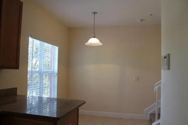 $2,850 | 531 South Federal Highway, Unit 15, Lake Worth Beach, FL 33460